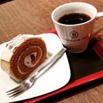 BONSALUTE CAFE - 黒蜜きな粉ロール☆
                        リーズナブルなケーキセットは550円(*´∇｀*)
                        トラジャコーヒーが嬉しい♪