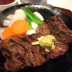 立ち食い一番ステーキ - 一番ステーキ300g。 柔らかい赤身の美味しいステーキでした(^_−)−☆