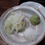 遊里庵 - 牡丹もりそば￥850＋大盛り250の薬味（本山葵、大根下ろし、晒し刻み葱）（H26.6.11撮影）