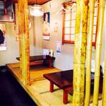 新宿 牡蠣入レ時 - 一階小上がりの席、４名様まで♪