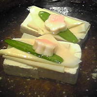 梅の花 横浜スカイビル店 - 温泉の水を使った湯豆腐（二人分）