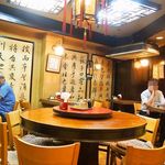 平和樓 - 円卓が中華料理屋さんっぽいですねぇ