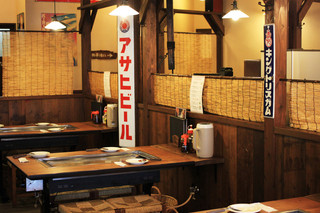 Okonomiyaki Nagataya - 店内は昭和レトロな雰囲気です。