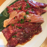 Nakanaka - 炭火焼肉定食 180g 1000円
      肩ロース、中落ちカルビ、鶏モモ、ハラミ