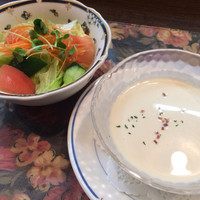 ステーキハウス キッチンリボン - サラダに冷スープ   美味しい