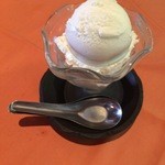 自家製ココナッツアイス(450円)