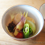 割烹 にしい - 冷やされている煮物椀