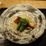 虎白 - 「焼物」サクラ鱒とスナップえんどう 花山椒　2015年4月