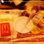 マクドナルド - ﾁ-ｽﾞ月見ﾊﾞ-ｶﾞ-とｲｶｽﾐﾗｲｽｺﾛｯｹ