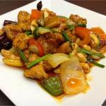 タイ料理レストラン チャンタラー - カイパットマッメモアン（鶏とカシューナッツの炒めもの）