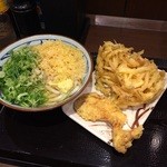 丸亀製麺 - 温かけうどん大＋野菜かきあげ＋鶏天