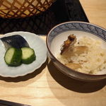 瓢斗 - 自家製の水茄子と朝浸けの胡瓜の漬物、早松の炊きたてご飯