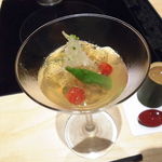 瓢斗 - （先付）徳島産の鱧、おくら、長野産のヤングコーン、香川県産のトマトをジュレ仕立て