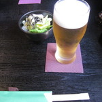 炭火焼鳥あずま - ビールとお通しの塩キャベ　2015.5