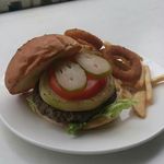 バレットカフェ - ボリューム満点のハンバーガー！トッピングも色々あります！