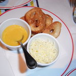 ローブリュー - アイオリソースとチーズとバゲット