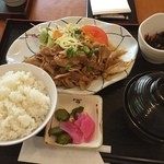 Resutoran Soshio - 豊田市で豚生姜焼き定食。
                        ここ、ソシオの名古屋めしシリーズが美味しくないのを知っているので。
                        良くも悪くも超普通。