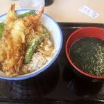 天丼・天ぷら本舗 さん天 - 海老天丼お味噌汁付　￥490円　　2015/7月