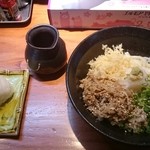 肉おろしぶっかけとおにぎり。計650円。