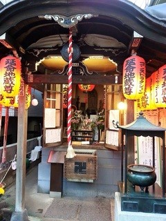 アユボワン！ - 「よみせ通り商店街」のシンボル「延命地蔵尊」