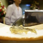 秋田 てんぷら みかわ - 泳いでる感じ・・。