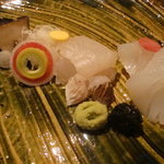 六雁 - 真子鰈　蒸し鮑　アオリイカ　あしらい（大根、紅芯大根、銀杏、胡瓜） 