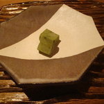 六雁 - 新茶の求肥餅