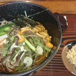 平松 - 山菜蕎麦（900円）(2015．7撮影）