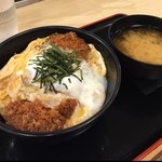 松のや - カツ丼 490円
よくこの値段で出せると思う。牛丼チェーンよりも、少しだけ高級感、店内が茶色だからかな？
