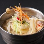 Yakiniku Hausu Daishougun - 韓国麺を使用した冷麺