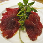 エゾ鹿とプレザオラ（牛）の生ハム盛り」