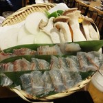 旬の鮮魚と串料理　海鮮居酒屋　炙り市場 - 「旬鯛の溶岩焼きしゃぶ」鯛は刺身でも食べられますが、やはり、焼きしゃぶにして すだちポン酢で頂ます。野菜森も焼きしゃぶで一緒に頂きます。