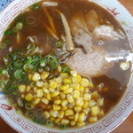 関東軒 - 味噌ラーメン（並 ￥620）にコーン（￥100）をトッピング。個人的に、こちらの麺に1番合うのは味噌だと思ってます。けど、主人は和風スープが1番麺の旨味が感じられると言います。