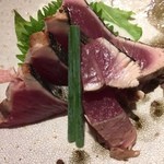 ぎんざ 一二岐 - カツオの藁焼き