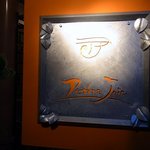 アヴァン プティ・ジョア - お店の看板です。渋いですよね～。ｐｅｔｉｔe Joieってオレンジで書いています。