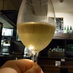 アヴァン プティ・ジョア - さあ、乾杯！！いよいよ、本日のメインディナーの始まりです。このワイン、とっても美味しいですよ。