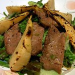 アヴァン プティ・ジョア - これ何の肉だと思います。実はこれは鴨なんですよ。ビュルゴー家のシャラン鴨なんです。鴨と竹の子のラタトューユです。