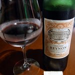 アヴァン プティ・ジョア - 樽香と熟した果実のきわめてエレガントなブーケに、ストレートなフルボディ感と調和の取れた味わいのあるワインです。まさに伝統的なボルドーワインですよね。なめらかなタンニンがたまりませんよ。