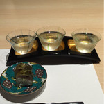 くすの樹 - 飲み比べセット「加賀」とお通しの鰯の棒鮨