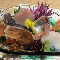 くすの樹 - お刺身盛り合わせ一人前 1600円 想像以上のモリモリ
