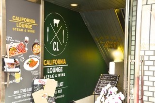 California Lounge Steak&Wine - 階段を降るとカリフォルニア！