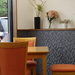 湘南茅ヶ崎 幸福餃子 - テーブル席