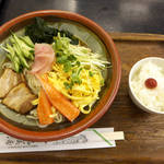 志美寿 - [季節限定] 冷し中華（￥830）。太めの中華麺は弾力あり、茹で加減よし