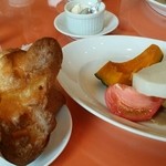 トラットリア グランボッカ - ポップオーバー、バーニャカウダ