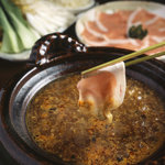 豚肉創作料理やまと - 薬膳不老長寿鍋（赤）。今までに食べたことにない味わい。絶品！