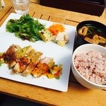 KIRAMEKI KITCHEN - 若鶏のパン粉焼き♪肉厚ジュウシィーで味付けも非常に優しく、雑穀米やサラダ体にいい食材がふんだんに使っていて美味しかったですしお腹イッパイε-(´∀｀; )