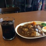 サマンサ - カレー、ドリンク付きで700円です