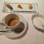 フィオッキ - 食後のカフェと小菓子