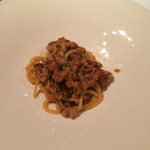 フィオッキ - スパゲットーニ：ジロル茸と薮田さんの豚肉のラグー