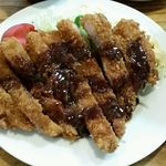 兼山 - カツ定食１３００円のポークカツ（単品なら８５０円）